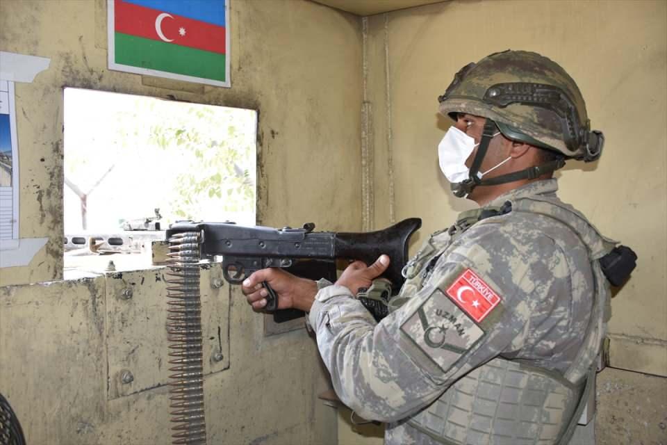 <p>Bir aya yakındır Kabil'de olduklarını söyleyen Sagavat Kazımov, "Türk askerleriyle aynı bölgede görev yapıyoruz. Aileme, tüm askerlerin ailelerine selam söylüyorum. Her şey çok iyi. İnşallah sağ salim ülkemize geri döneceğiz." ifadelerini kullandı.</p>
<p> </p>