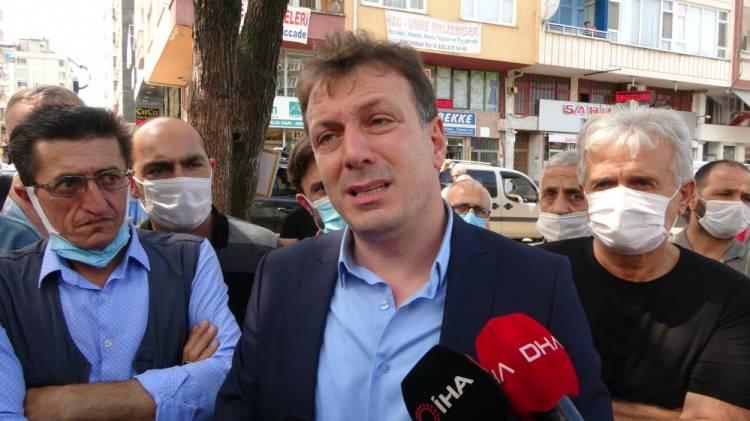 <p>Cenaze sahipleri zaman zaman vatandaşları salgın nedeniyle uzaklaşmaları için uyararak zor anlar yaşadı.</p>