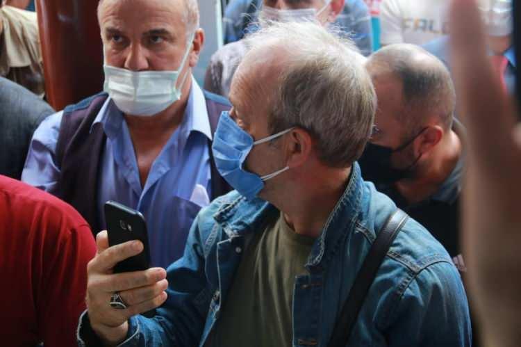 <p><strong>Cimilli</strong> <strong>İbo</strong> olarak bilinen İbrahim Özer’in vefatı ile herkesi derinden üzdüğünü dile getiren Karadenizli Sanatçı Şükrü Güler “Karadeniz’de sevilen bir isim, ağabeyimiz. Önce Ayhan ağabey vefat etti, şimdi de <strong>Cimilli</strong> <strong>İbo</strong>. Sözün bittiği yer derler ya, işte oradayız şimdi. Çok üzgünüz.</p>