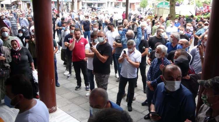 <p>3-5 ay bir hastane süreci, sonrasında böbrek nakli, sonrasında ise enfeksiyon. En büyük acıyı yaşayan sevenleri, bizler. O nedenle tüm sanat camiasının başı sağ olsun. Bu şimdi olan bir şey değil, yıllardan beri de bizim takip ettiğimiz, vefasızlık mı diyelim.</p>
