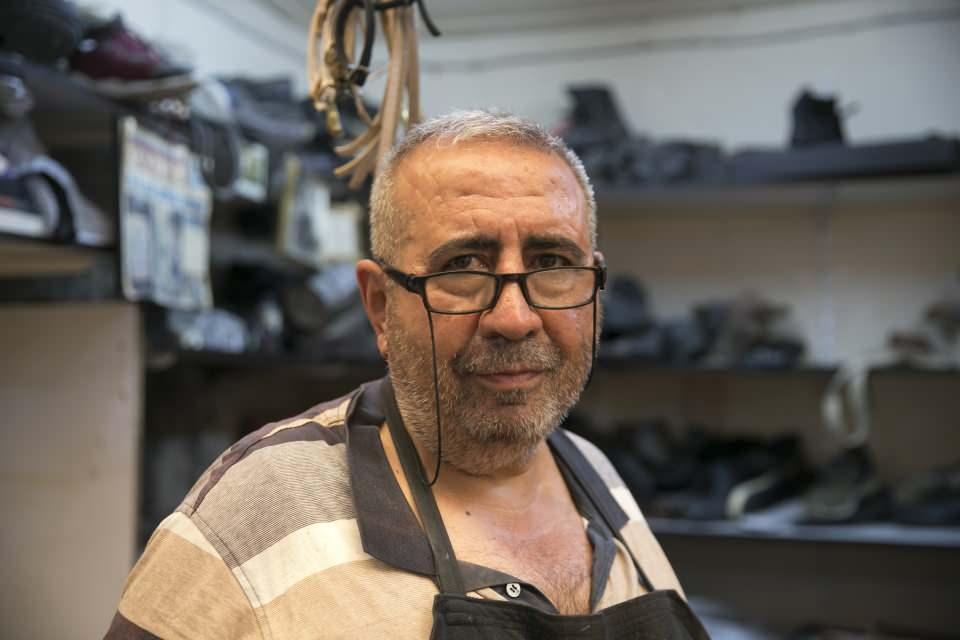 <p>Özellikle çanta, ayakkabı ve valiz tamirinde kendisini tercih ediyoruz. Uzun yıllar daha inşallah buraya gelmek isteriz. Böyle ustaların tükenmesini istemiyoruz, inşallah bu meslek devam eder." ifadelerini kullandı.</p>
