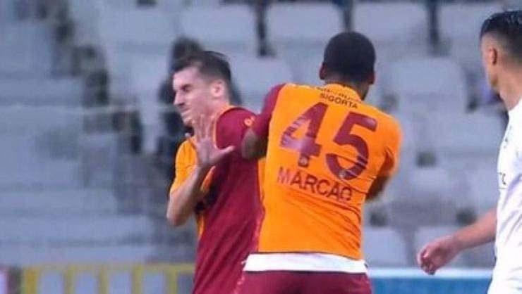 <p>Galatasaraylı Marcao ile Kerem Aktürkoğlu arasında tartışma yaşadı. Brezilyalı oyuncu maçın 61. dakikasında saha ortasında Kerem'e önce kafa attı, sonra 2-3 kere yumruk salladı.</p>
