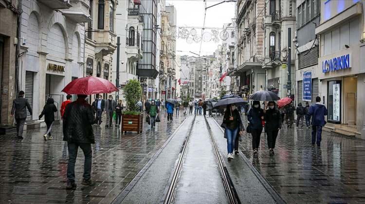 <p>Kuvvetli yağışlardan meydana gelebilecek sel, su baskını, yıldırım, dolu yağışı, yağış anında kuvvetli rüzgar ve fırtına, heyelan ve ulaşımda aksamalar gibi olumsuzluklara karşı dikkatli ve tedbirli olunması isteniyor.</p>

<p> </p>
