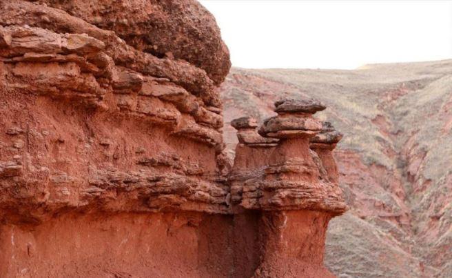 <p><span style="color:#B22222"><strong>Bu nefes kesen jeolojik yapı aynı zamanda UNESCO Türkiye Milli Komisyonu tarafından 2012 yılında UNESCO Dünya Geçici Mirası Listesi'nde kendisine yer bulmuştur.</strong></span></p>
