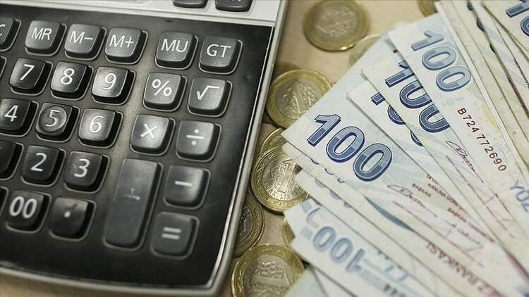 <p>Hükümetin 2022 yılı için sunduğu zam teklifinin talep ettiklerinin yarısı düzeyinde olduğunu ve seyyanen zammı içermediğini belirten Tonbul, şöyle konuştu: "Türkiye Kamu-Sen ile ortaklaşa hazırladığımız talepler, ekonomik şartlar ve kamu çalışanlarının görüşleri dikkate alınarak belirlendi.</p>