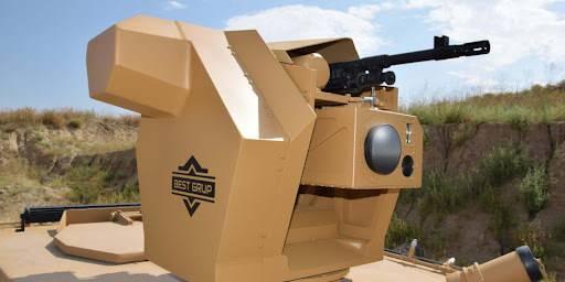 <p><strong>- "Yapay zekanın aradığımız hedefi gözden kaçırma lüksü yok"</strong></p>
<p>Özgür Derebaşı, mevcut konvansiyonel silah sistemlerinde hareketli hedef takibi olduğunun altını çizerek, şunları kaydetti:</p>
<p>"Koralp silah kulesi ailesinin en önemli özelliği, insan, araç ve dronu tek tek ya da bütünleşik bir şekilde ayırt edip bunu operatöre gösterebilmesidir. </p>