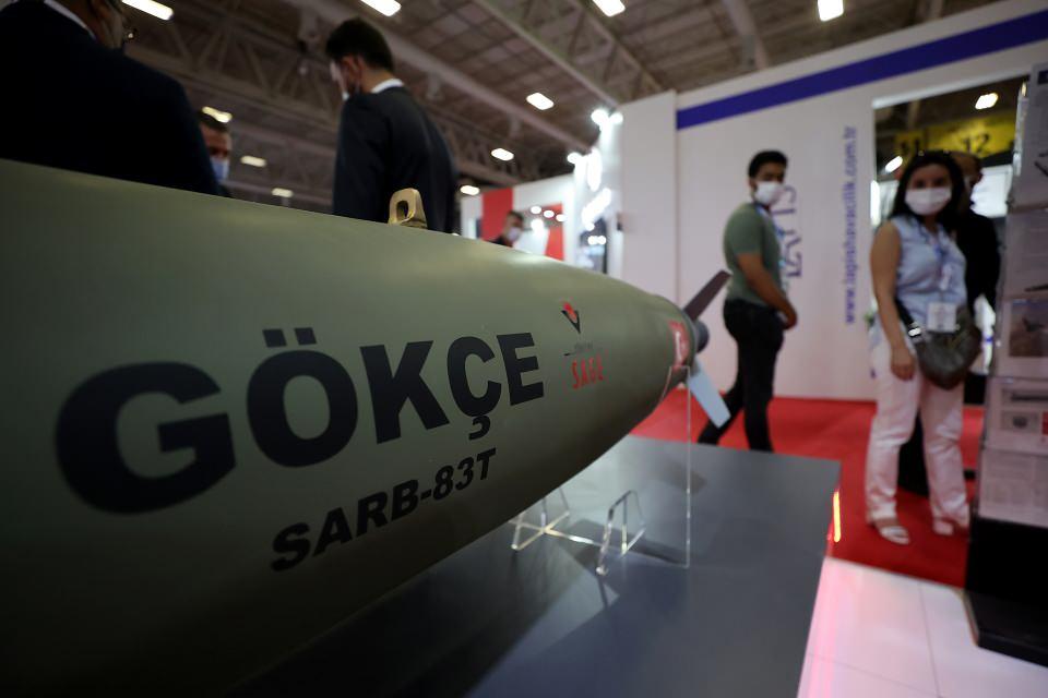 <p>IDEF'te mühimmatların sergilendiğini ifade eden Okumuş, daha önce İHA mühimmatı olarak Lazer Güdümlü Minyatür Mühimmat Bozok çalıştıklarını ve bu mühimmatların savaş uçaklarında da kullanılabileceğini söyledi.</p>

<p> </p>
