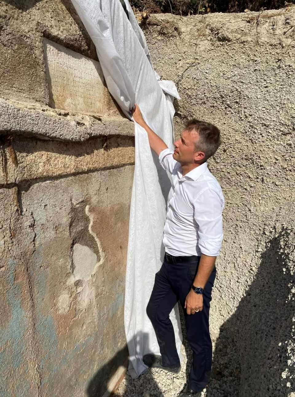 <p>Secundio’nun köle olduğu, serbest bırakıldığı ve belirli bir sosyal ve ekonomik statüye ulaştığı ifade edildi. </p>
