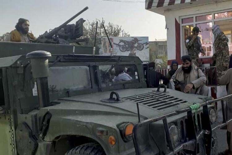 <p>Taliban'ın ele geçirdikleri ayrıca, M16 saldırı tüfekleri de dahil olmak üzere en az 600 bin piyade silahının yanı sıra 162 bin adet iletişim ekipmanı ve 16 bin gece görüş gözlüğü içeriyor.</p>
