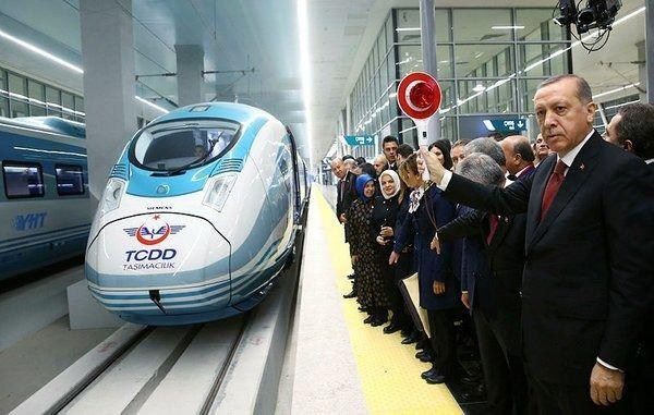 <p>Başkan Erdoğan'ın da katılmasının beklendiği açılış töreni kapsamında temeli 2008'de atılan Ankara-Sivas ile temeli 2012 yılında atılan Konya-Karaman hızlı tren hatlarının açılışının aynı gün yapılmasının planlandığı öğrenildi.</p>
