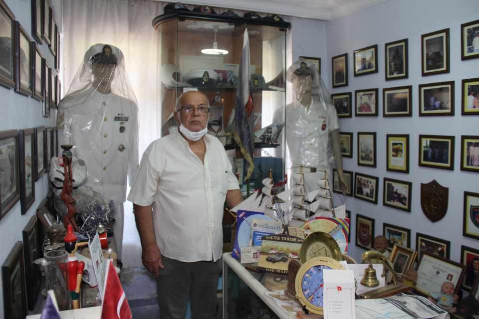 <p>Öğrencilik yıllarından, emekliliğine kadar biriktirdiği 8 bin objeyi, 8 bölmeli müzede sergileyen emekli deniz astsubayı Ahmet Toplucak, 17 Ağustos 1999 Gölcük depreminde yaşamını yitiren astsubay oğlunun da anılarını, kendi imkanlarıyla hazırladığı müzede yaşatıyor.<br />
</p>