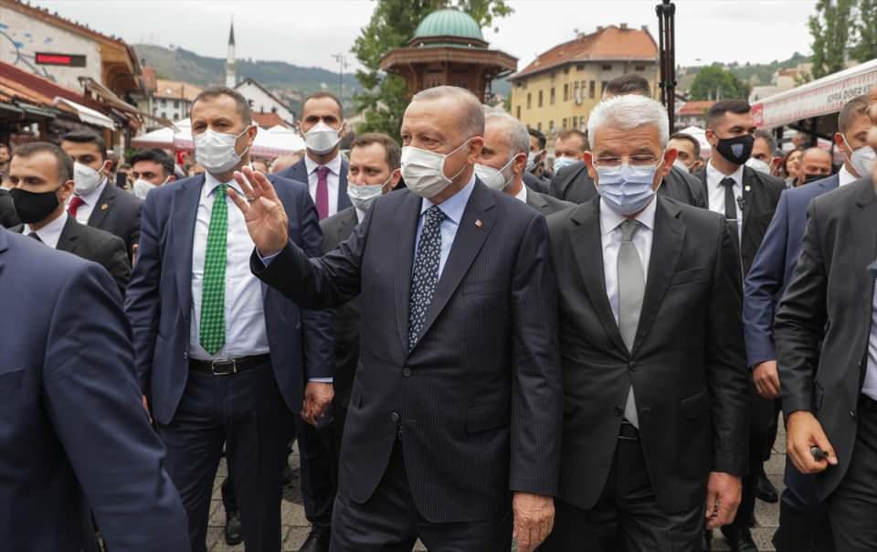 <p>Bosna Hersek halkı, Cumhurbaşkanı Recep Tayyip Erdoğan'ın ülkeye gerçekleştirdiği resmi ziyaretten duyduğu memnuniyeti dile getirdi.</p>

<p> </p>
