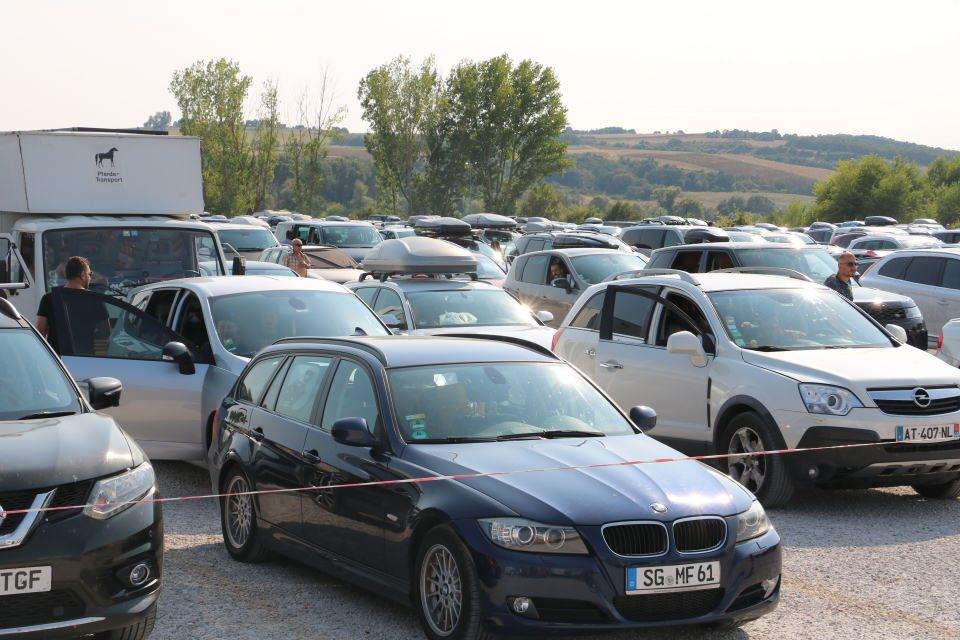 <p>Burada bekleme süreleri çok uzun oluyor” diye konuştu.</p>