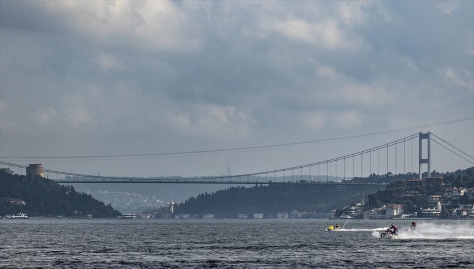 <p>Basın mensuplarına açıklamada bulunan Maddison, İstanbul Boğazı'nı ilk gördüğü an motosikletiyle geçmeyi hayal ettiğini ve bunu gerçeğe dönüştürdüğü için mutlu olduğunu dile getirdi.</p>
<p> </p>