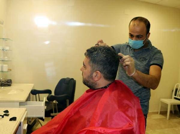 <p>GÖÇMENLER MESLEK ÖĞRENİYOR</p>
<p>Geri Gönderme Merkezinde barınan göçmenlere her türlü imkanın sağlandığını anlatan Omurca, "Burada kalan yabancı uyruklulara 3 öğün yemek veriliyor. Göçmenler ayrıca sağlık, eğitim ve sportif faaliyetlerinden de faydalanıyor. Burada kalan yabancı uyruklu insanlara, insani şartlarda muamele ediyoruz.</p>