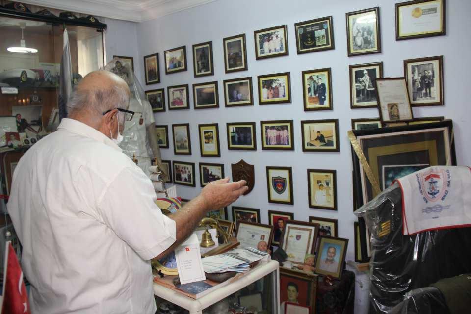 <p>Hanımı ve çocuğu ile birlikte rahmetli oldu. O idari astsubaydı, denizaltıcı olamadı nasip değilmiş. Oğlumun adına açılan bir yer. Benden ziyade onu temsil ediyor" sözlerine ekledi.</p>