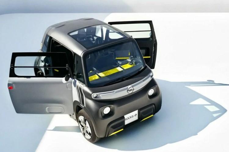 <p>Alman üreticinin renk seçenekleriyle satılacak araç 5,5 kWh'lık batarya paketi kullanıyor.</p>
