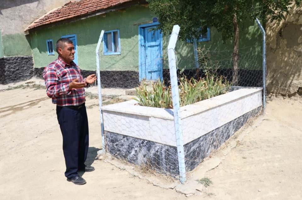 <p>Ankara'nın Polatlı ve Haymana ilçesinde, 22 gün süren yoğun çatışmaların ardından zaferle sonuçlanan Sakarya Meydan Muharebesi ile Yunan ordusunu hezimete uğradı. Bu savaş, Kurtuluş Savaşı'nın zaferle sonuçlanacağının en büyük müjdecisi oldu. Savaş sırasında Başkomutan Mustafa Kemal Atatürk'ün, 'Hattı müdafaa yoktur, sathı müdafaa vardır. O satıh, bütün vatandır. Vatanın her karış toprağı, vatandaşın kanıyla ıslanmadıkça, terk olunamaz' şeklindeki tarihi emrini verdiği Sakarya Meydan Muharebesi'nin 100'üncü yılı, her iki ilçede düzenlenen etkinliklerle kutlanıyor.</p>
<p> </p>