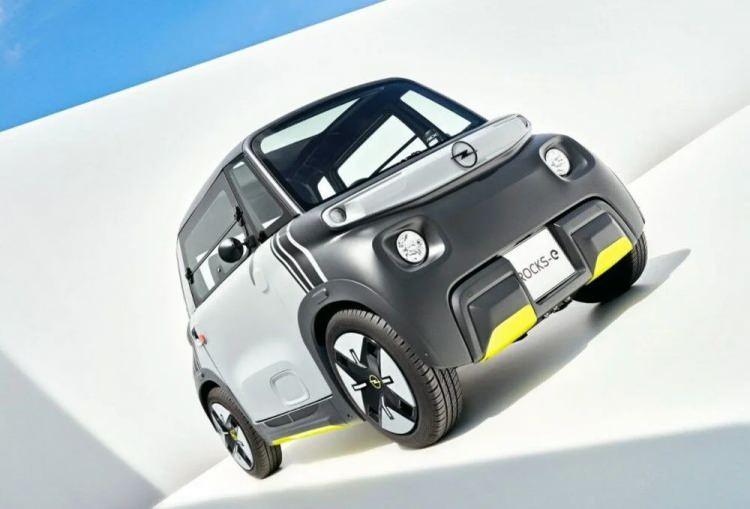 <p>Alman otomotiv markası Opel yeni küçük şehir otomobilini tanıttı. Araç, Citroen tarafından geçtiğimiz yıl tanıtılan elektrikli aracı Ami ile tamamen benzer.</p>

<p> </p>

<p> </p>
