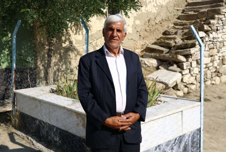<p><strong>'57'NCİ TÜMEN'İN ŞEHİTLERİ BUNUN İSPATI'</strong></p>
<p>Tarım Bakanlığı ve Orman Bakanlığı Doğa Koruma ve Milli Parklar Genel Müdürlüğü adına çalışmalar yürüten Harp Coğrafyası Uzmanı Dr. Selim Erdoğan, Evliyafakı'da evlerin bahçelerinde bulunan şehitlerin 57'nci Tümen'deki askerlere ait olduğunu söyledi. Erdoğan, 57'nci Tümen'in ilginç bir hikayesi olduğunu belirterek, "Yarbay Mümtaz Çeçen'in tümeni. 57'nci tümen muharebenin en buhranlı ilk 4-5 gününde o bölgeye ilaç gibi gelir ama çok da zayiat verilir. Bu, zaten köyde görülüyor. Vatanın bütün sathı kullanılarak dövüşülmüş, bunu Evliyafakı köyünde görüyorsunuz. Oradaki 57'nci tümenin şehitleri, bunun ispatıdır. Mustafa Kemal Paşa'nın sözü, orası kastedilerek söylenmiştir" dedi.</p>
<p> </p>