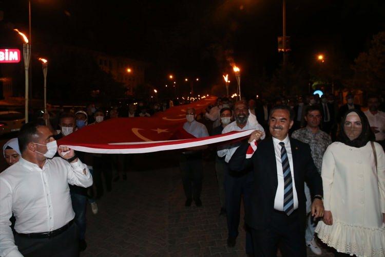 <p>Bugün eğer Malazgirt ve Ahlat'a sahip çıkıyorsak, bu Ayasofya'nın açılışı kadar önemli. Bunlar çok kolay olmuyor. Onun için 20 yılın kıymetini bilmemiz lazım. </p>