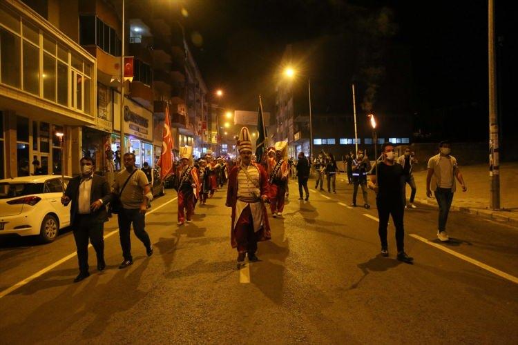 <p>Yıldız, "Tek millet olarak tek bayrak ve tek vatanla büyük ve güçlü Türkiye için Recep Tayyip Erdoğan ile kutlu yürüyüşe devam eden asil bir milletiz." ifadelerini kullandı.</p>