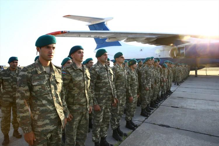 <p>Üsteğmen Sadigli'nin babası Mehti Sadıgov ise önemli bir görevi sona erdiren evladıyla gurur duyduğunu söyledi.</p>