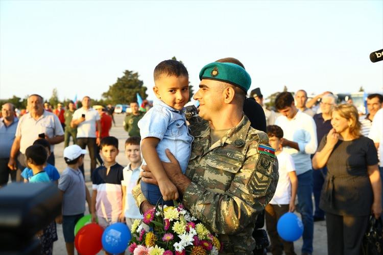 <p>Afganistan’da Taliban’ın kontrolü ele geçirmesinin ardından başkent Kabil’den tahliyeler devam ediyor.<span style="color:rgb(51, 51, 51)">r devam ediyor.</span></p>