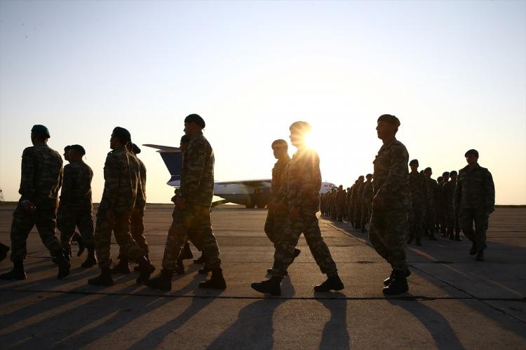 <p>26 Ağustos’ta Afganistan'dan tahliyesine başlanan <strong>Azerbaycan</strong> barış gücü askerleri, ilk olarak Kabil'den Ankara'ya, oradan da <strong>Azerbaycan</strong>’ın başkenti Bakü’ye getirildi</p>