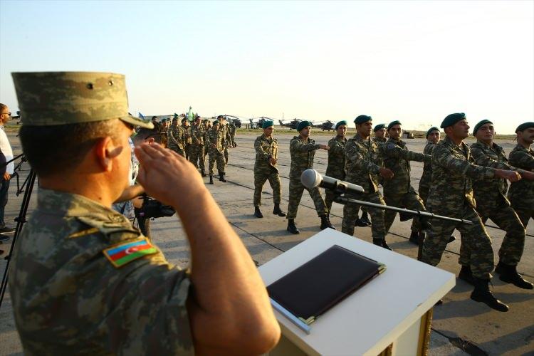 <p><strong>Azerbaycan</strong><span style="color:rgb(51, 51, 51)"> Savunma Bakanlığı, Kabil Uluslararası Havalimanı'nda görev yapan 120 kişiden oluşan </span><strong>Azerbaycan</strong><span style="color:rgb(51, 51, 51)"> barış gücünün dün gece saat 01.00 sıralarında Afganistan’dan tahliye edilerek Ankara’ya getirildiğini açıklamıştı.</span></p>