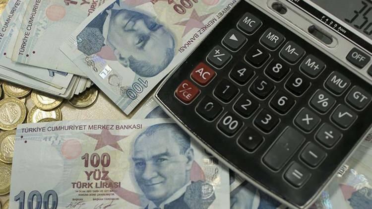 <p>Yasanın detaylarında kimlerin bu artıştan nasıl yararlanacağı, maaş artışlarının kimleri kapsayacağı da belirlenecek. Taslağın 2022 yılında Meclis'e gelmesi bekleniyor.</p>