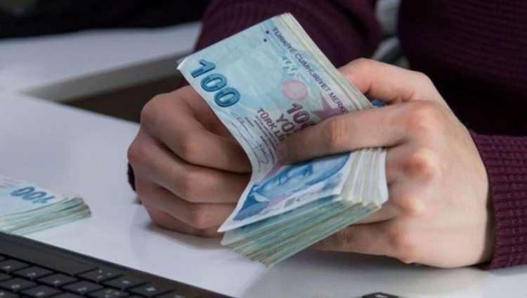 <p> Ek göstergesi 3600 olan bir memur ile daha düşük olan bir memurun alacağı maaş miktarı aynı olmuyor.</p>