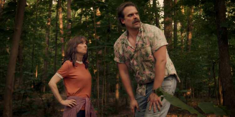 <p><span style="color:#EE82EE"><strong>STRANGER THİNGS </strong></span></p>

<p>David Harbour ve Winona Ryder</p>

<p><span style="color:#800080"><strong>Bölüm başına:</strong> </span>400 bin dolar</p>
