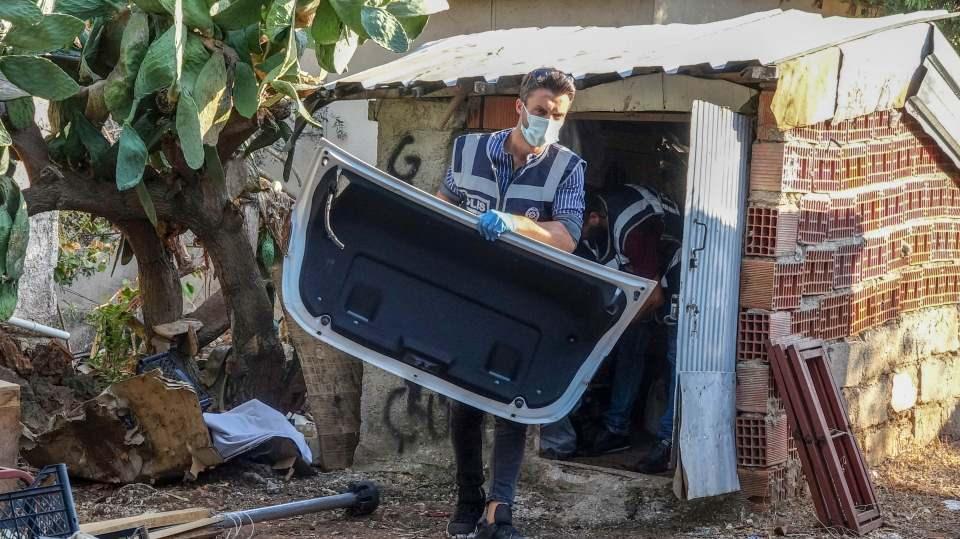 <p>Otomobilin çalan şüphelilerin M.K. ve F.K. kardeşlere teslim ettiği, iki kardeşin de aracı parçalara ayırdığı ortaya çıktı.</p>

<p> </p>

<p> </p>
