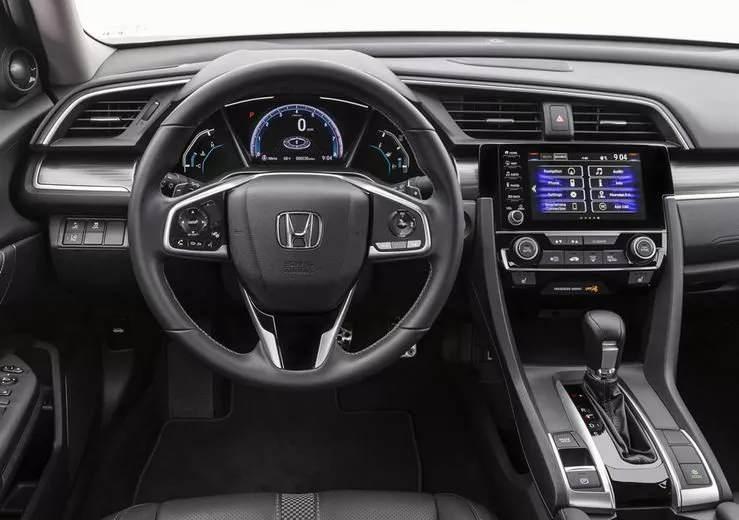 <p><strong>HONDA</strong></p>
<p>Civic Sedan 1.6L Elegance Otomatik Benzin:<strong> 260 bin 788 TL</strong></p>
<p>Civic Sedan 1.6L ECO Otomatik Elegance: <strong>265 bin 288 TL</strong></p>