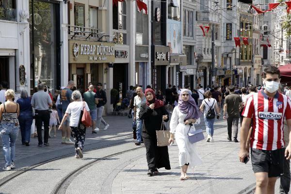 <p><strong>"AŞI OLDUĞUM İÇİN MASKEYE GEREK DUYMUYORUM"</strong></p>
<p>Aşkın Umur ise "Ben 2 defa aşı oldum. Böyle arkadaş grubuyla gezmiyorum, Tek geziyorum genelde. Dışarı da nadir çıkıyorum, evden işe, işten eve gidiyorum. Aşı olduğum için gerek duymuyorum. Aşıdan önce sürekli maske takıyordum" diye konuştu.</p>