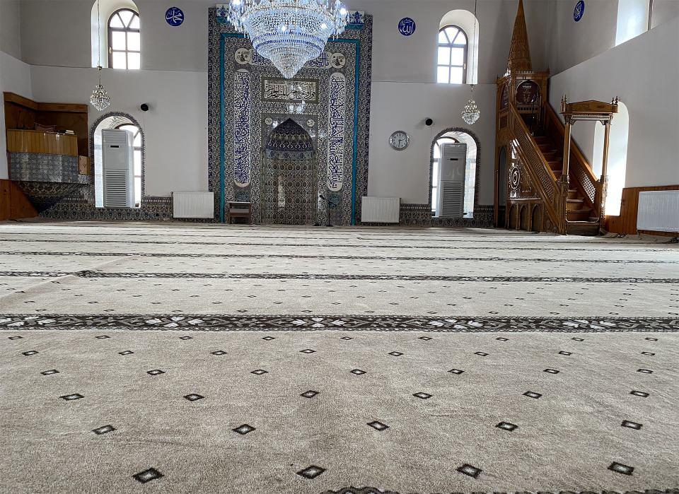 <p>Caminin temizliğinde gönüllü olarak il merkezi ve ilçelerden gelen meslektaşlarının, kamu çalışanlarının yanı sıra askerlerin de görev aldığını dile getiren Bilgiç, Mehmetçiğin büyük gayretine şahit olduklarını vurguladı.</p>

<p> </p>
