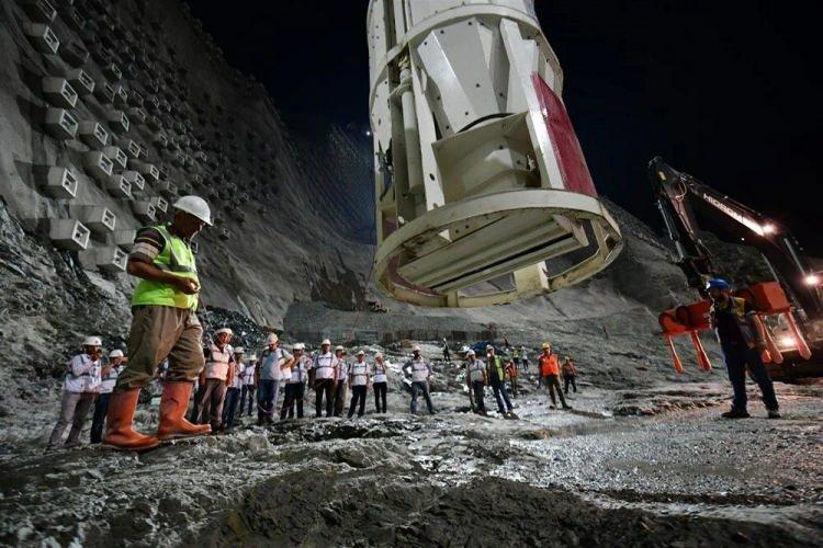 <p>Yakında su tutmaya başlayacak baraj ve 558 megavat kurulu güce sahip santral ile 2,5 milyon insanın elektrik ihtiyacı karşılanabilecek</p>
<p> </p>