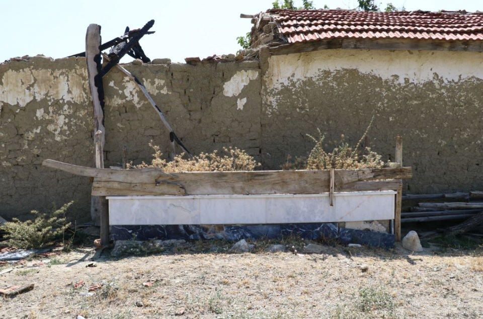 <p>Muharebelerin geçtiği Haymana, Polatlı bozkırlarında aylarca kuş uçmuyor, kervan geçmiyor, bu nedenle kayıp oranımız çok fazla" ifadesini kullandı.</p>
<p> </p>