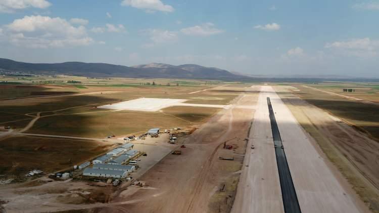 <p>Taşbilek, havalimanının bölge turizmi, ticareti ve gelişimi açısından da büyük etkileri olacağının altını çizerek, şöyle devam etti:</p>