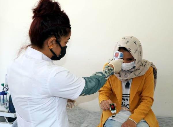 <p>Buraya getirilen her yabancı uyruklu için idari gözetim kararı alınır. İdari gözetim kararı alınan göçmenler belli bir süre sonra ülkelerine geri gönderiliyor."</p>