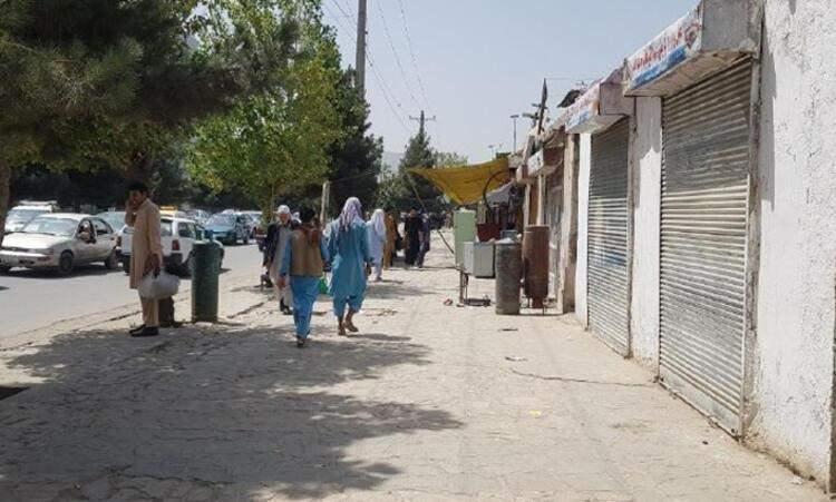 <p>2014’te 400 bin dolar yatırım yaparak Kabil havalimanında bir hediyelik eşya, bir terzi, bir berber ve bir giyim mağazası açtım. İş yerimde 6 Afgan, 6 Türk çalışıyordu.</p>
<p> </p>