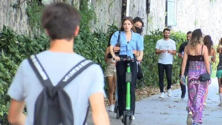 <p> E-scooter 15 yaşından küçüklere kiralanamayacak ve her yere rastgele park edilemeyecek.</p>
