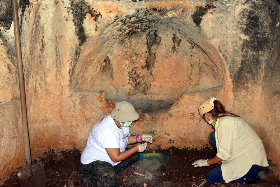 <p>Kahramanmaraş'ın Pazarcık ilçesindeki Kırk Mağaralarda Roma dönemine ait, aristokrat, din adamı ve yöneticilerin gömüldüğü kaya mezarlarda 2'nci arkeolojik kazılar başladı. Kahramanmaraş Müze Müdürü ve Kazı Başkanı Safinaz Acıpayam, "Bizim tespitlerimiz sonucunda kazı çalışması yapacağımız 15-20 mezarda ölü gömme hediyeleri olduğunu tahmin ediyoruz" dedi.</p>
<p> </p>
