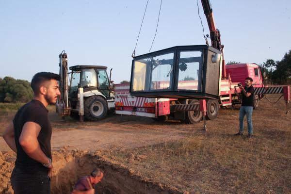 <p>Yaşamanın ne kadar kuvvetli ve güzel bir şey olduğunu öğrendim. Hiç panik yapmadım. Ta ki vinç ile toprağın altından çıkarılana kadar. O an biraz tedirgin oldum. Toprağın altından çıktım ve şu an çok üşüyorum. Sağlık durumum iyi" dedi.</p>

<p> </p>

