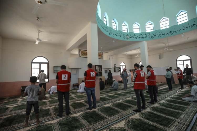 <p> Türk Kızılay'ın Suriye Sınır Yardımları Yöneticisi Hakan Sarı, AA muhabirine yaptığı açıklamada, projeyle çadırdaki aileleri briket evlere yerleştirdiklerini söyledi.</p>
