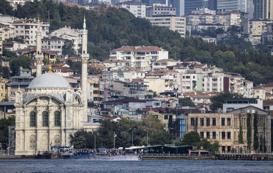 <p>Zaman zaman akıntının 13 mile çıktığı boğazdaki bu performansımın verdiği keyfi hiçbir zaman unutmayacağım." ifadelerini kullandı.</p>