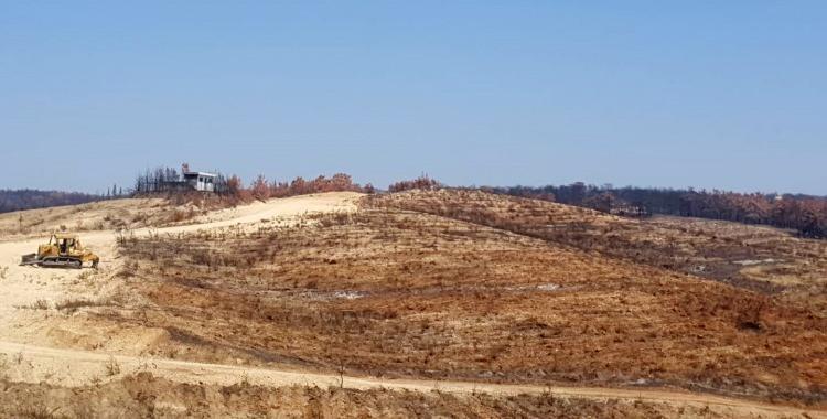 <p>100 HEKTAR ALANDA ÇALIŞMA VAR</p>
<p>Antalya Orman Bölge Müdürlüğü'nden yapılan açıklamada, Manavgat Orman İşletme Müdürlüğü'nce 28 Temmuz 2021'de çıkan orman yangını sonucu zarar gören, Kalemler köyü sınırlarındaki orman alanının yeniden yeşil örtüye kavuşturulması için toprak hazırlığına başlandığı belirtildi. </p>