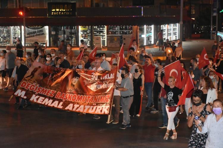 <p>Törene, Balıkesir Valisi Hasan Şıldak, CHP Balıkesir Milletvekili Ahmet Akın, Garnizon Komutanı Vekili Bakım Mühimmat Okulu ve Eğitim Merkezi Komutanı Bakım Albay Dr. Tayfun Türkoğlu, Büyükşehir Belediye Başkan Vekili Yasin Sağay ile diğer ilgililer ve vatandaşlar katıldı.</p>
<p> </p>