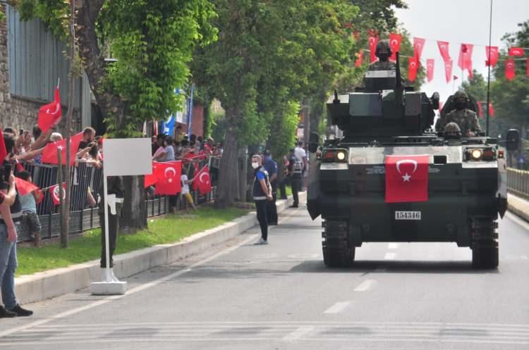 <p>Kutlamalar kapsamında Vali Bilgin, 55. Mekanize Piyade Tugay Komutanı Savran, AK Parti Kırklareli Milletvekili Selahattin Minsolmaz ile Belediye Başkanı Kesimoğlu tebrikleri kabul etti.</p>
